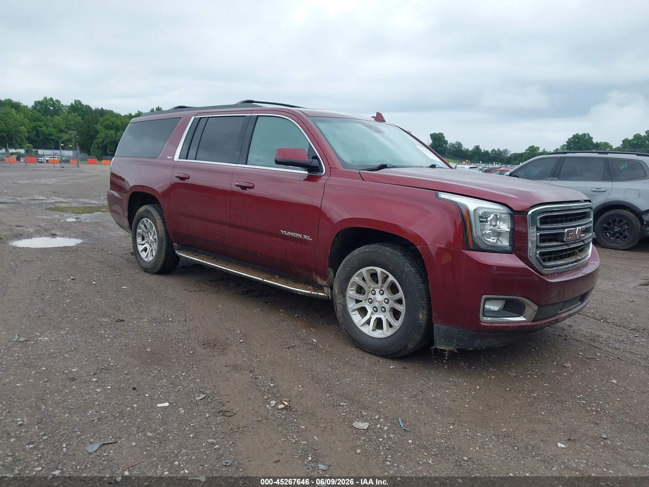 1GKS2GKC9HR****** · 2017 GMC YUKON XL SLT