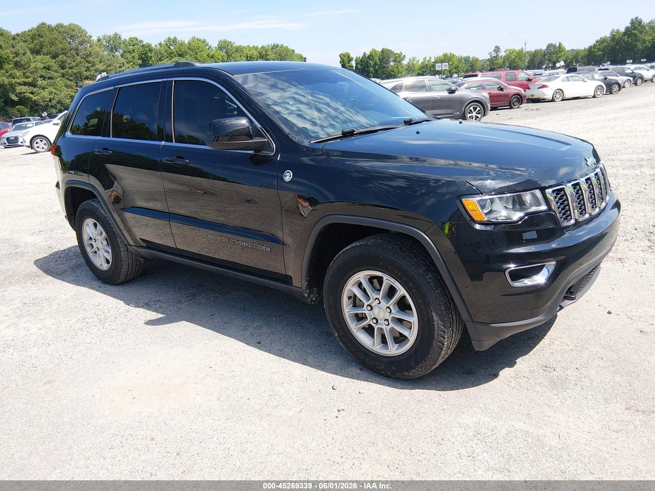 1C4RJFAG7KC****** · 2019 JEEP GRAND CHEROKEE LAREDO E 4X4