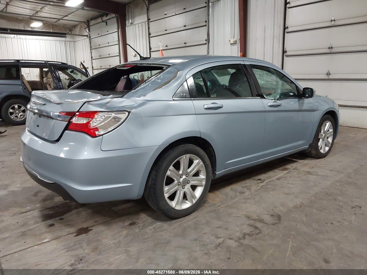 2013 CHRYSLER 200 TOURING · 4/10