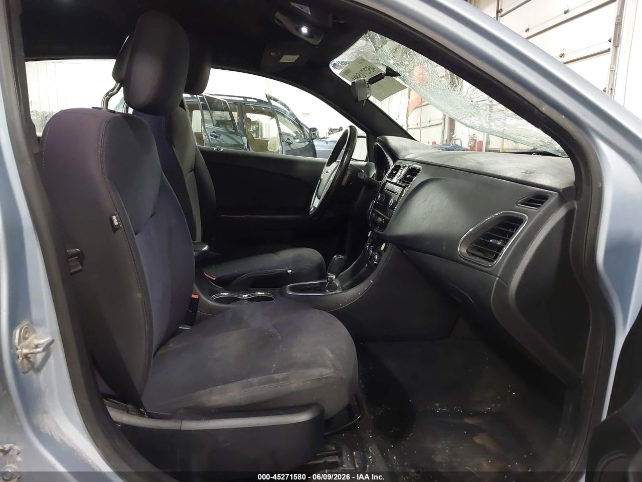 2013 CHRYSLER 200 TOURING · 5/10