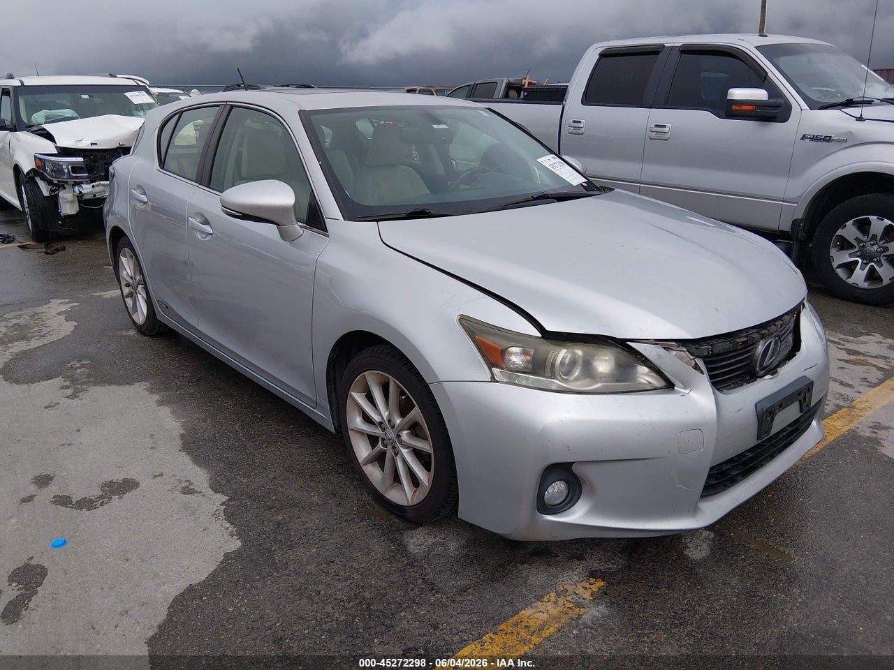 JTHKD5BH1D2****** · 2013 LEXUS CT 200H