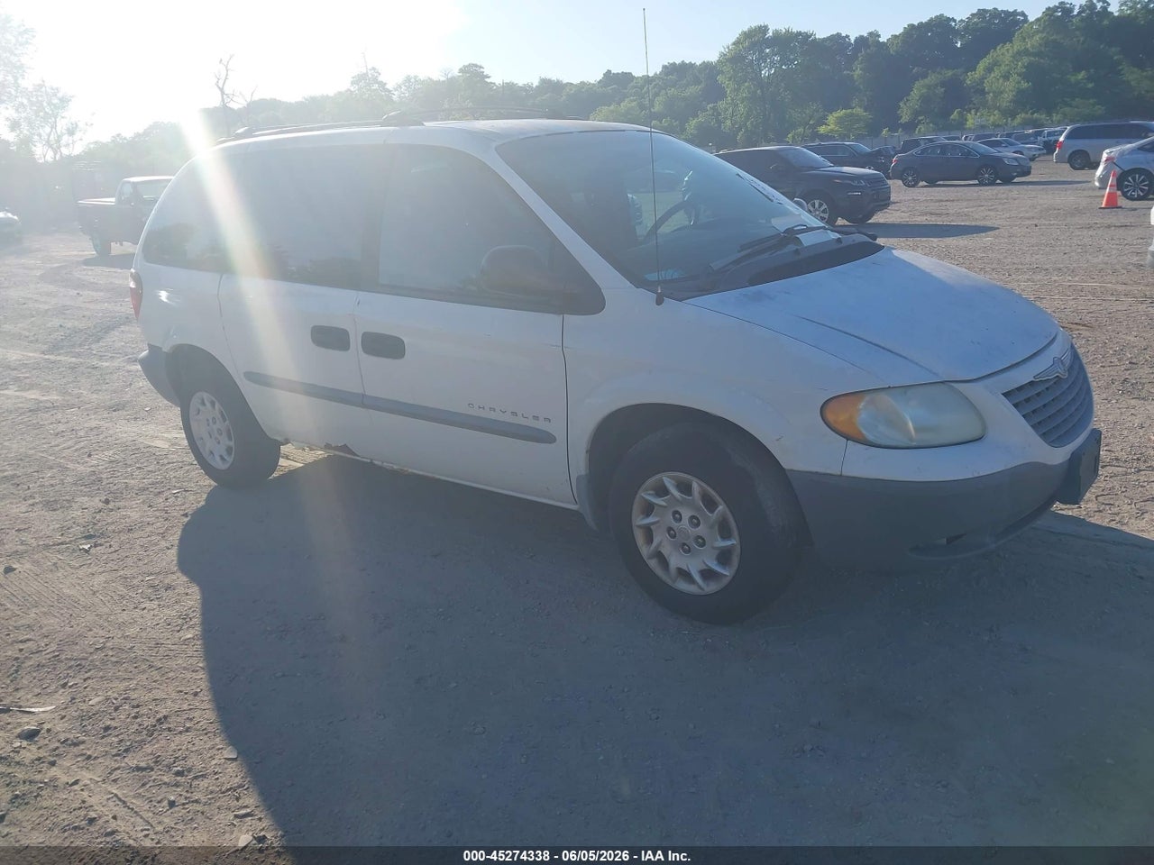 1C4GJ25B21B****** · 2001 CHRYSLER VOYAGER