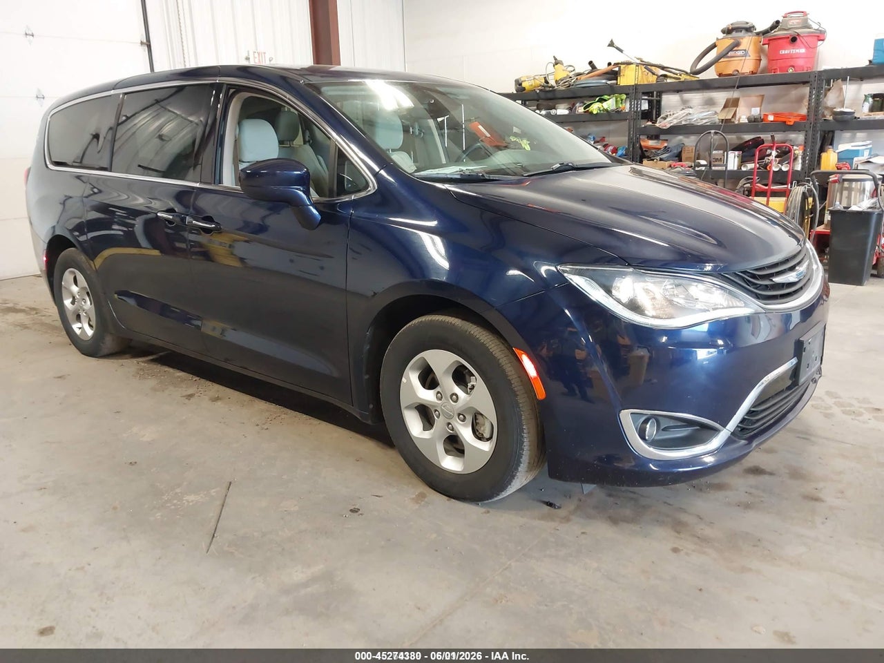2C4RC1H72JR****** · 2018 CHRYSLER PACIFICA HYBRID TOURING PLUS