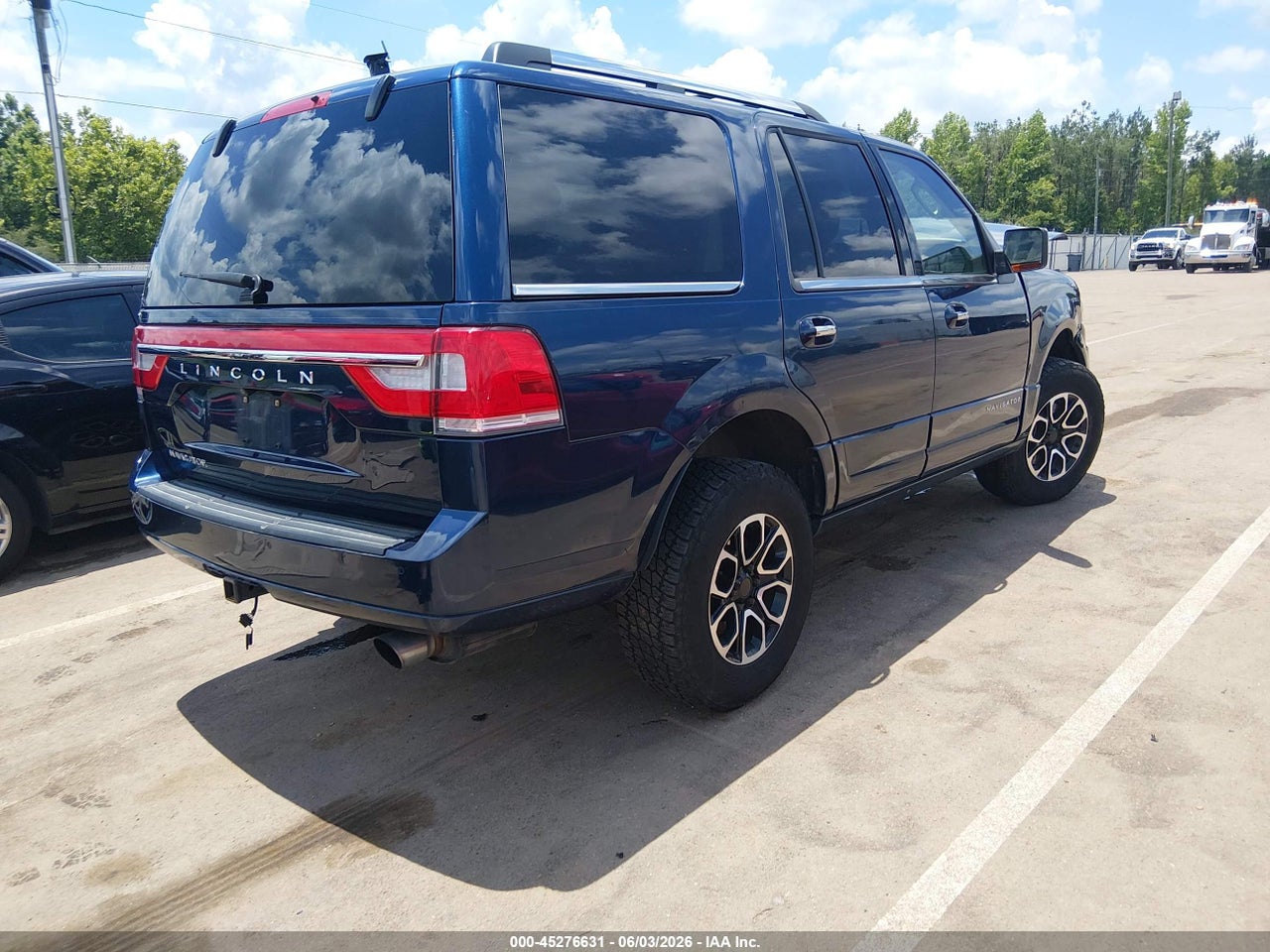 2017 LINCOLN NAVIGATOR SELECT · 4/11