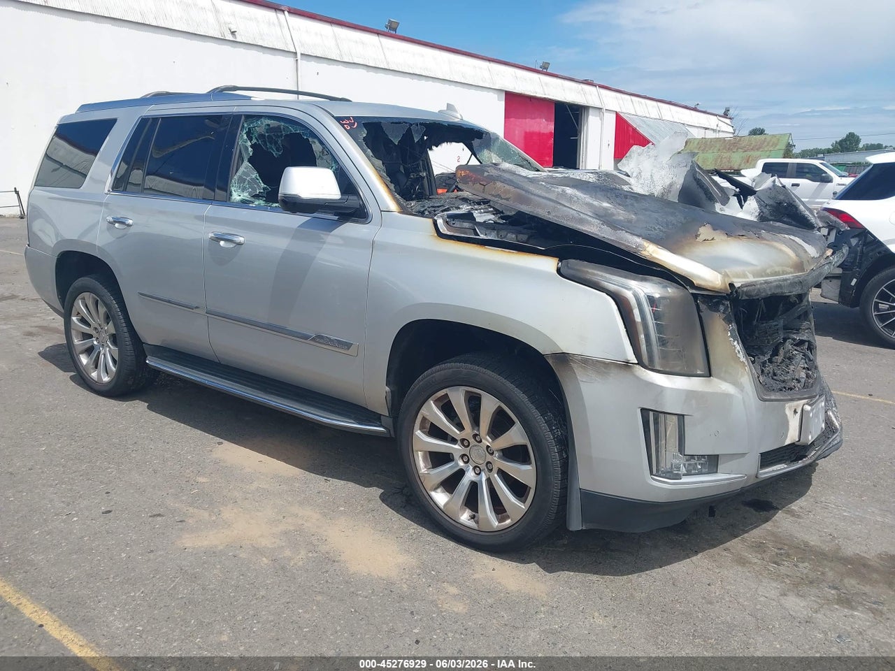 1GYS4BKJ6GR****** · 2016 CADILLAC ESCALADE LUXURY COLLECTION