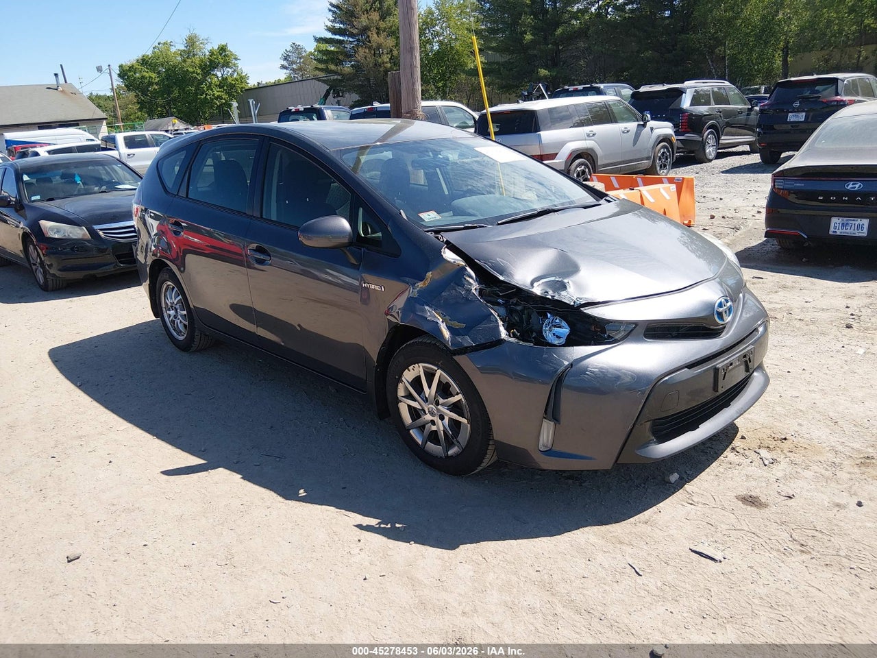 JTDZN3EU0FJ****** · 2015 TOYOTA PRIUS V THREE