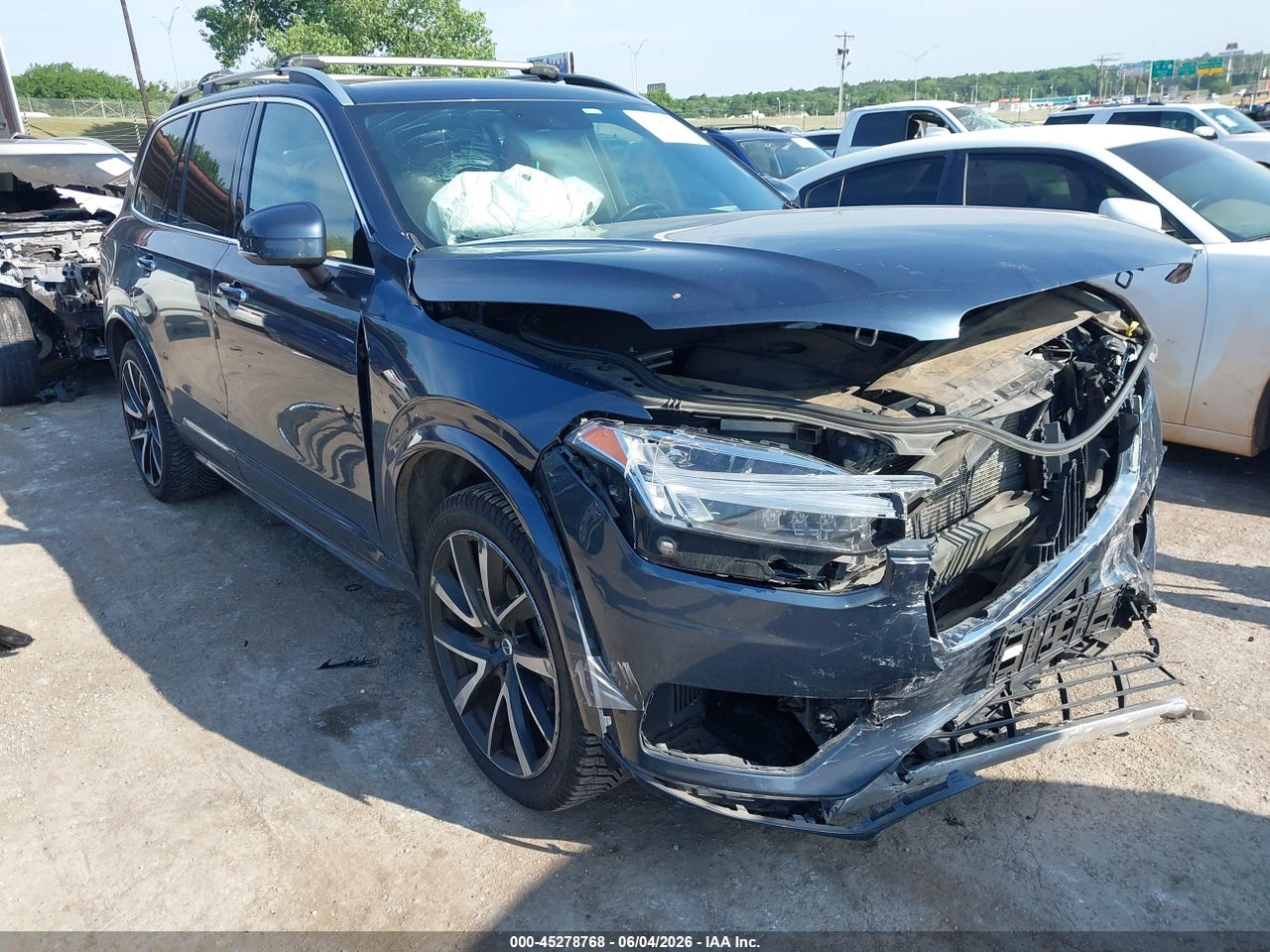 YV4A22PK2K1****** · 2019 VOLVO XC90 T6 MOMENTUM