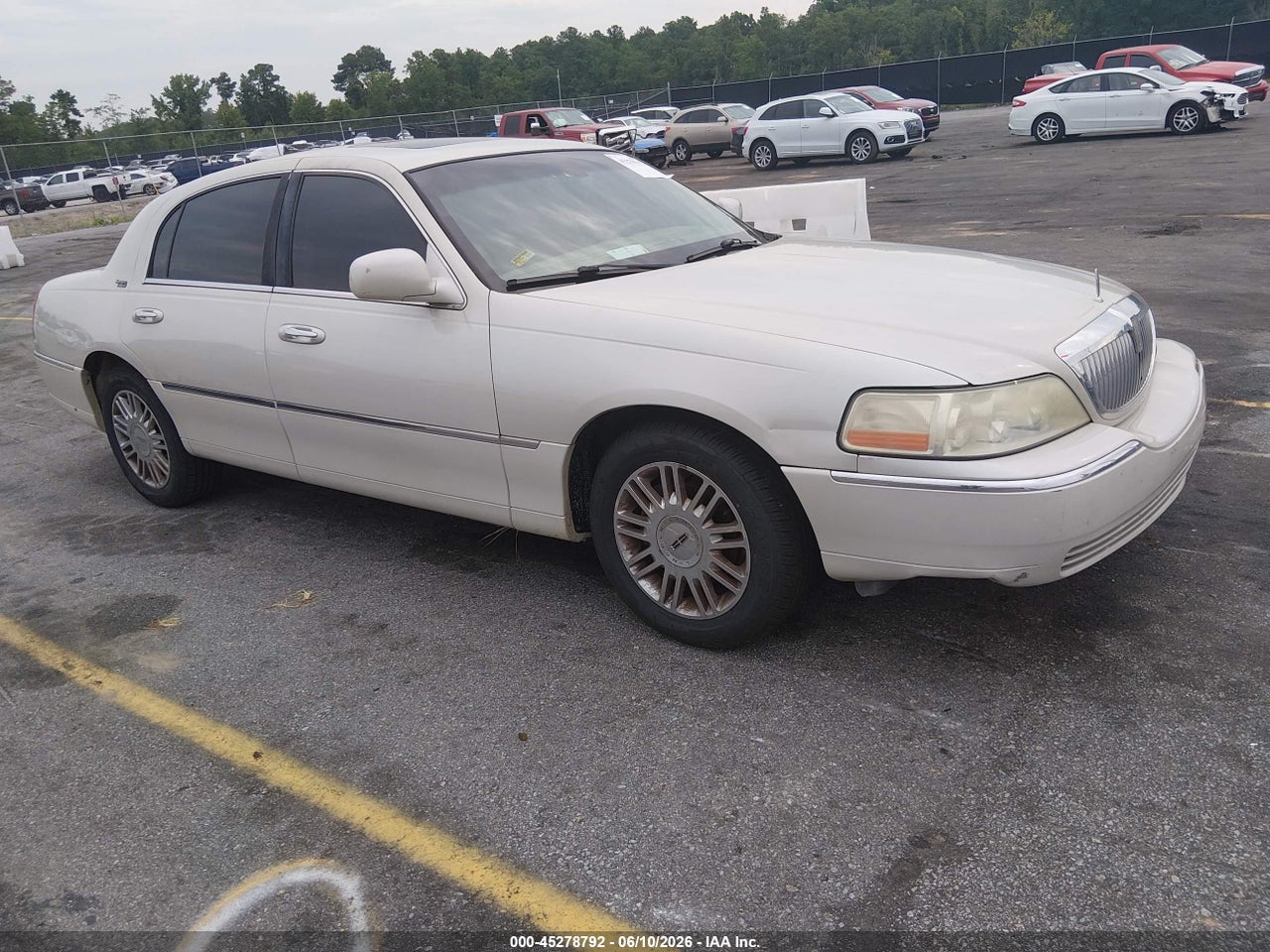 1LNHM82V87Y****** · 2007 LINCOLN TOWN CAR SIGNATURE LIMITED