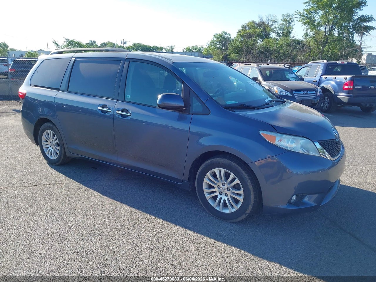 5TDYK3DC8GS****** · 2016 TOYOTA SIENNA XLE PREMIUM 8 PASSENGER