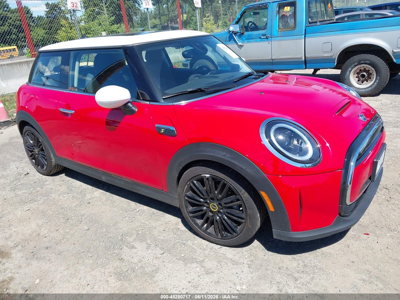 WMW13DJ08R2****** · 2024 MINI SE HARDTOP COOPER