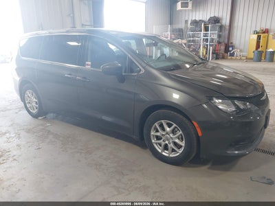 2022 CHRYSLER VOYAGER LX
