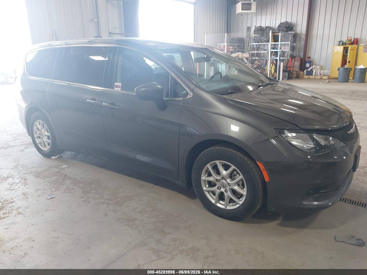 2022 CHRYSLER VOYAGER LX