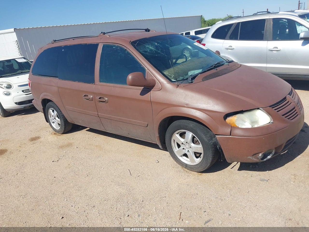 2D8GP44L05R****** · 2005 DODGE GRAND CARAVAN SXT