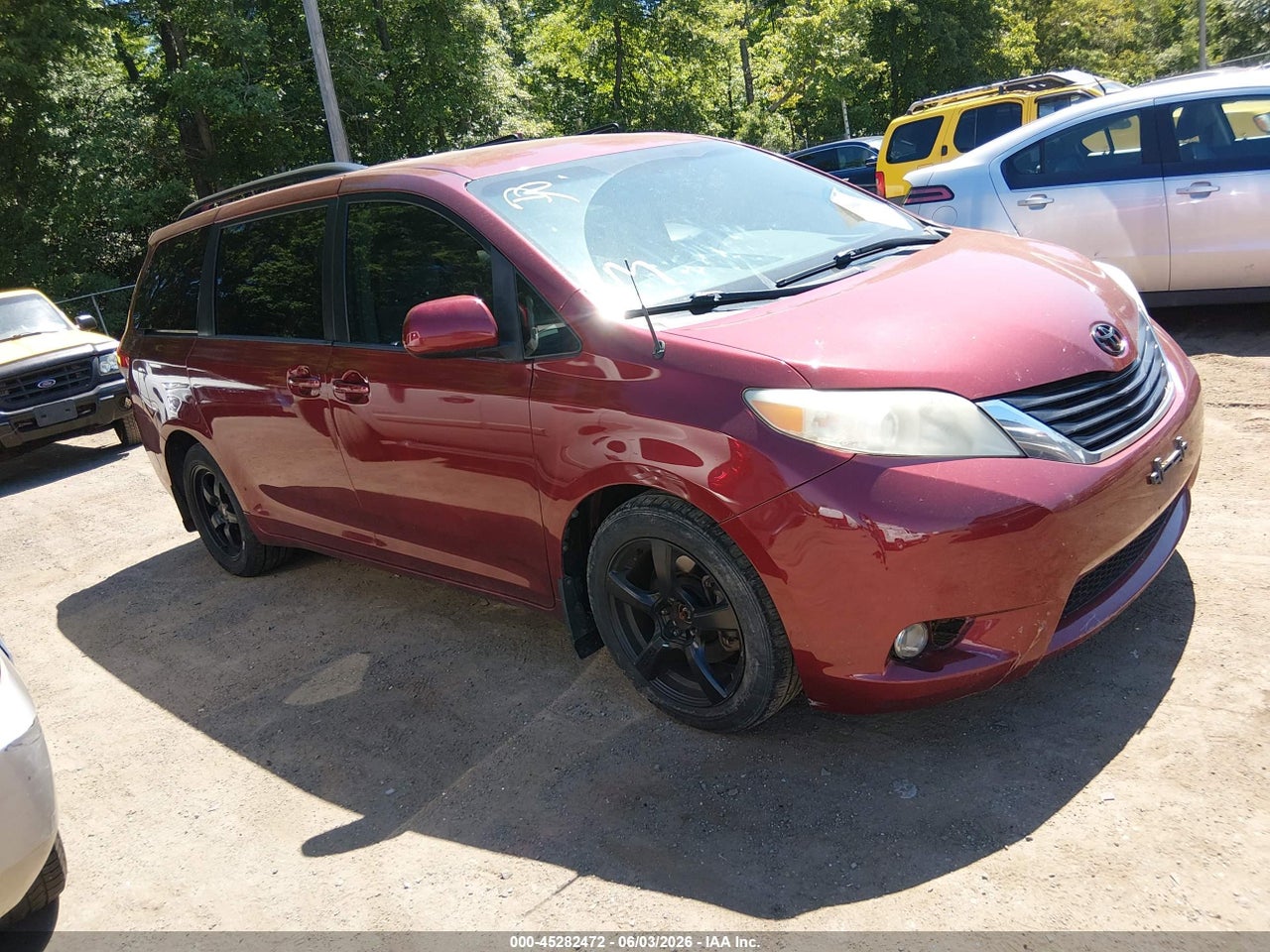 5TDKK3DC7BS****** · 2011 TOYOTA SIENNA LE V6