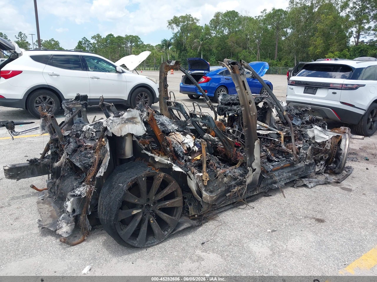 2022 TESLA MODEL X PLAID TRI MOTOR ALL-WHEEL DRIVE · 4/10
