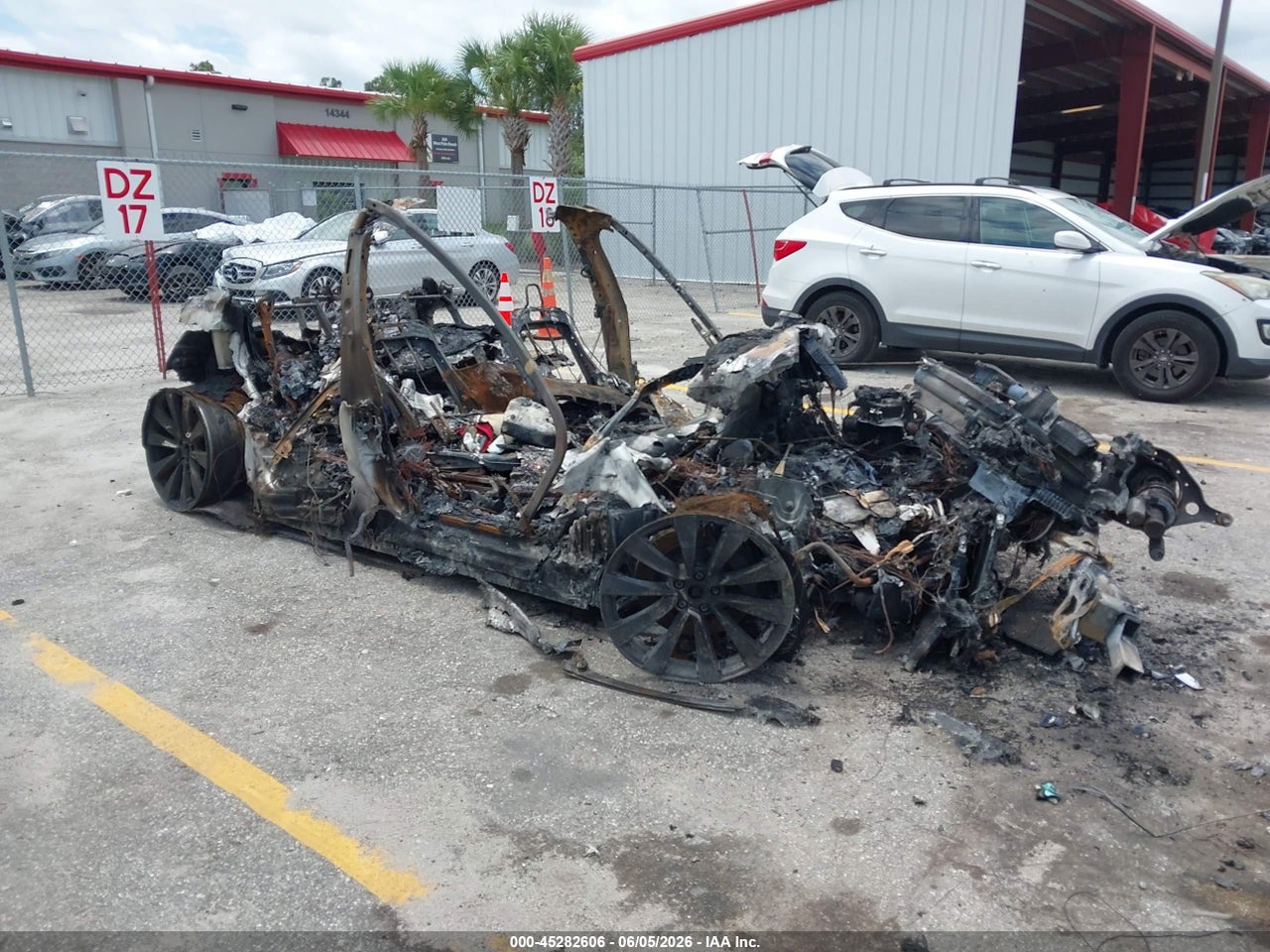7SAXCBE69NF****** · 2022 TESLA MODEL X PLAID TRI MOTOR ALL-WHEEL DRIVE