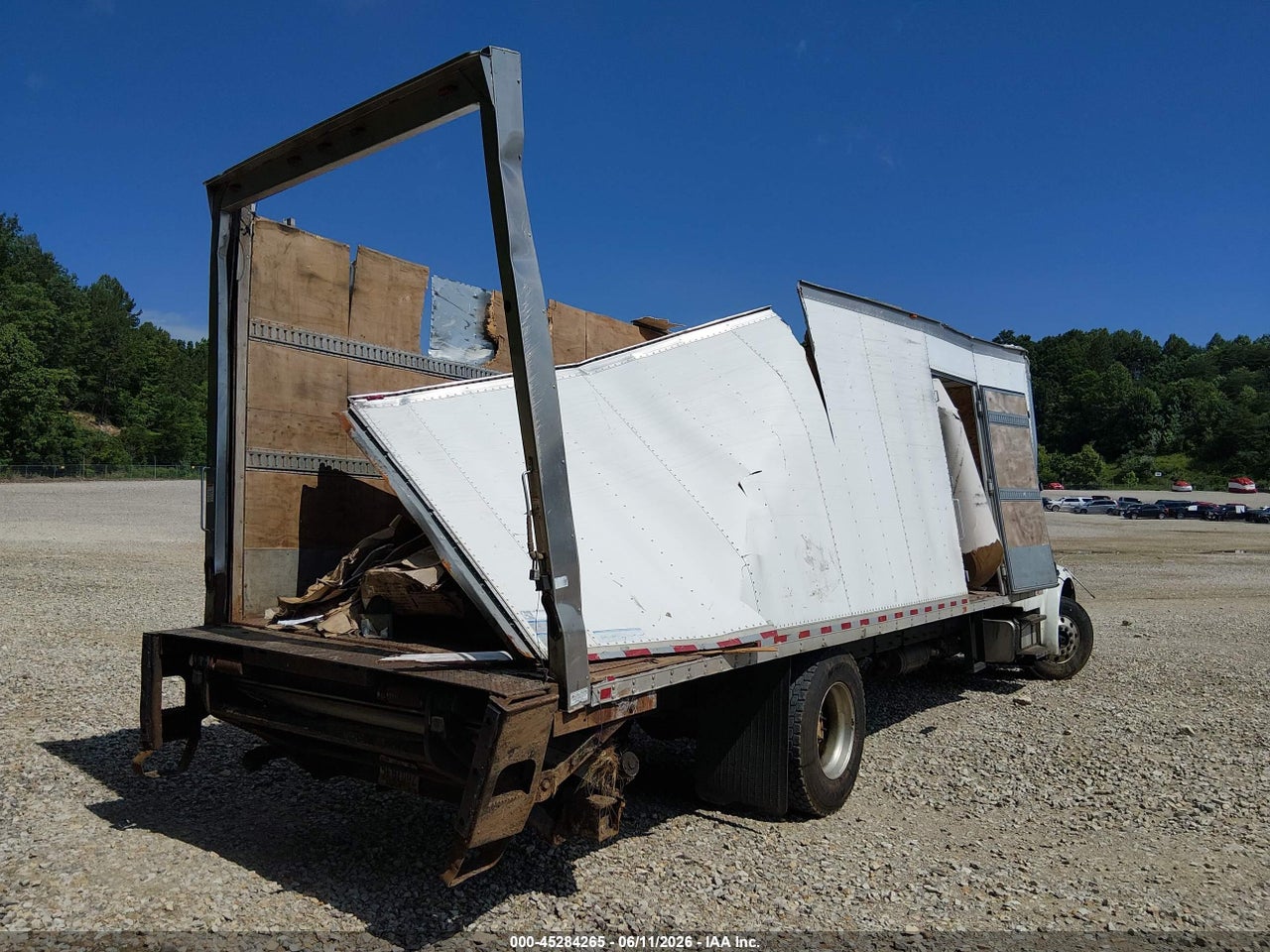 3ALACWDT8HD****** · 2017 FREIGHTLINER M2 106 · 4/11