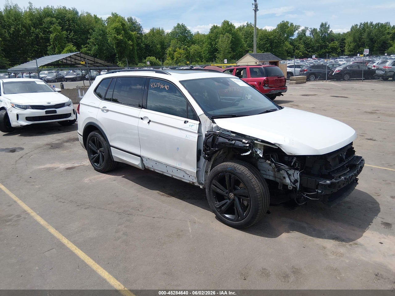 3VV8B7AX8RM****** · 2024 VOLKSWAGEN TIGUAN 2.0T SE R-LINE BLACK