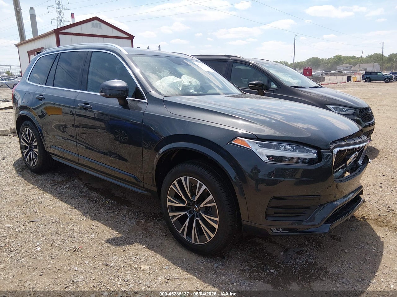 YV4102PK2M1****** · 2021 VOLVO XC90 T5 MOMENTUM 7 PASSENGER