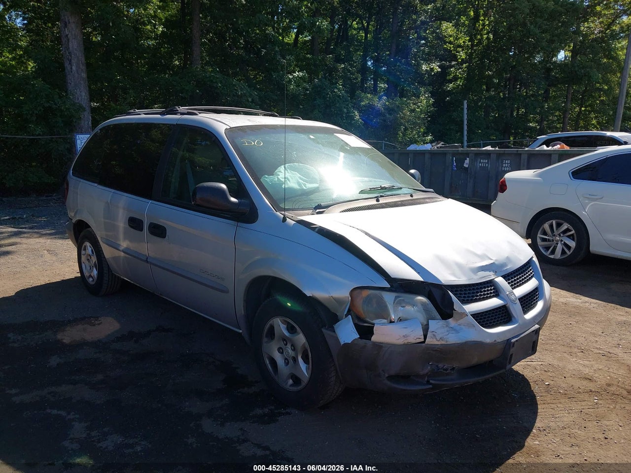 1B8GP25371B****** · 2001 DODGE CARAVAN SE