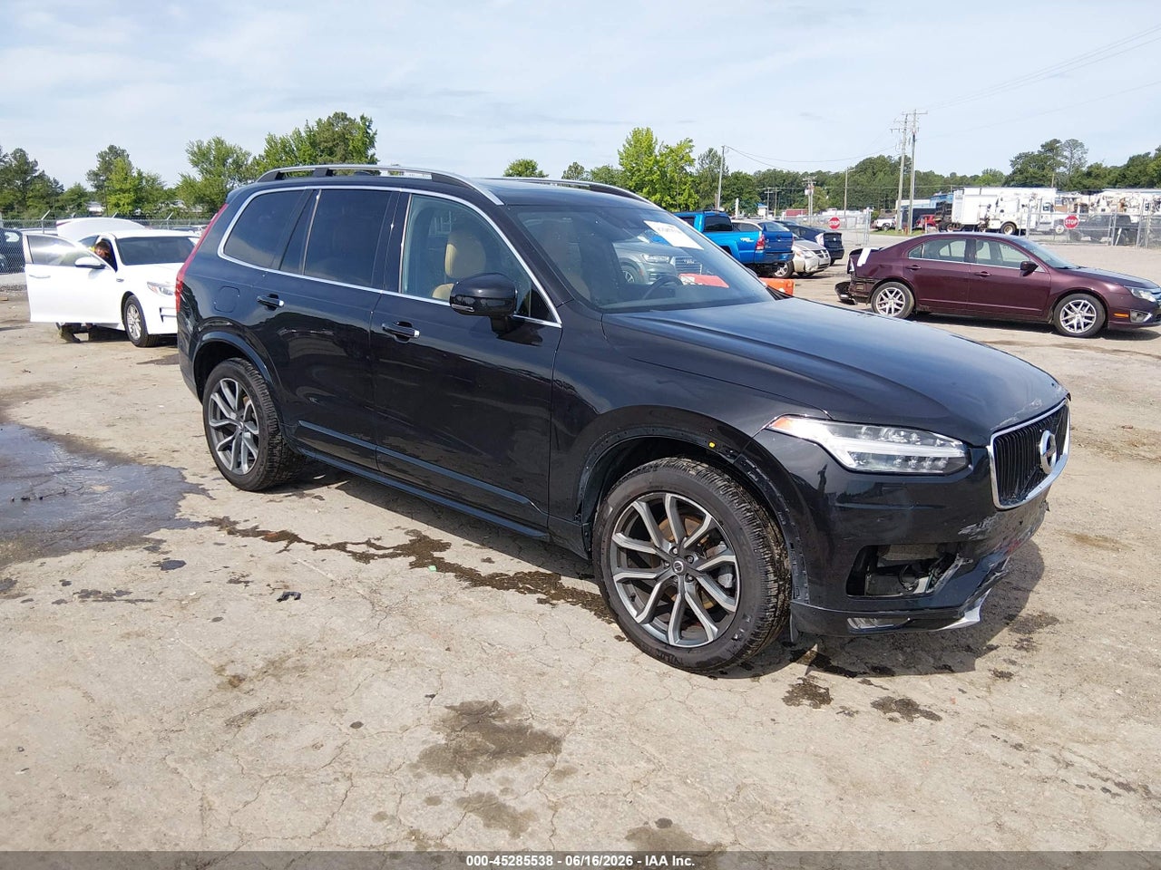 YV4A22PK5G1****** · 2016 VOLVO XC90 T6 MOMENTUM
