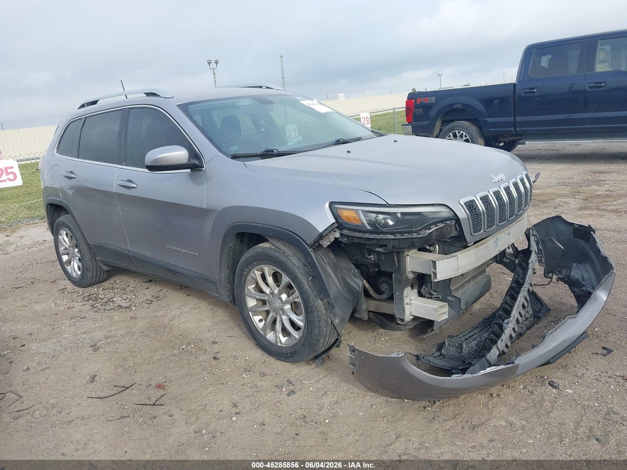 1C4PJLCBXKD****** · 2019 JEEP CHEROKEE LATITUDE FWD