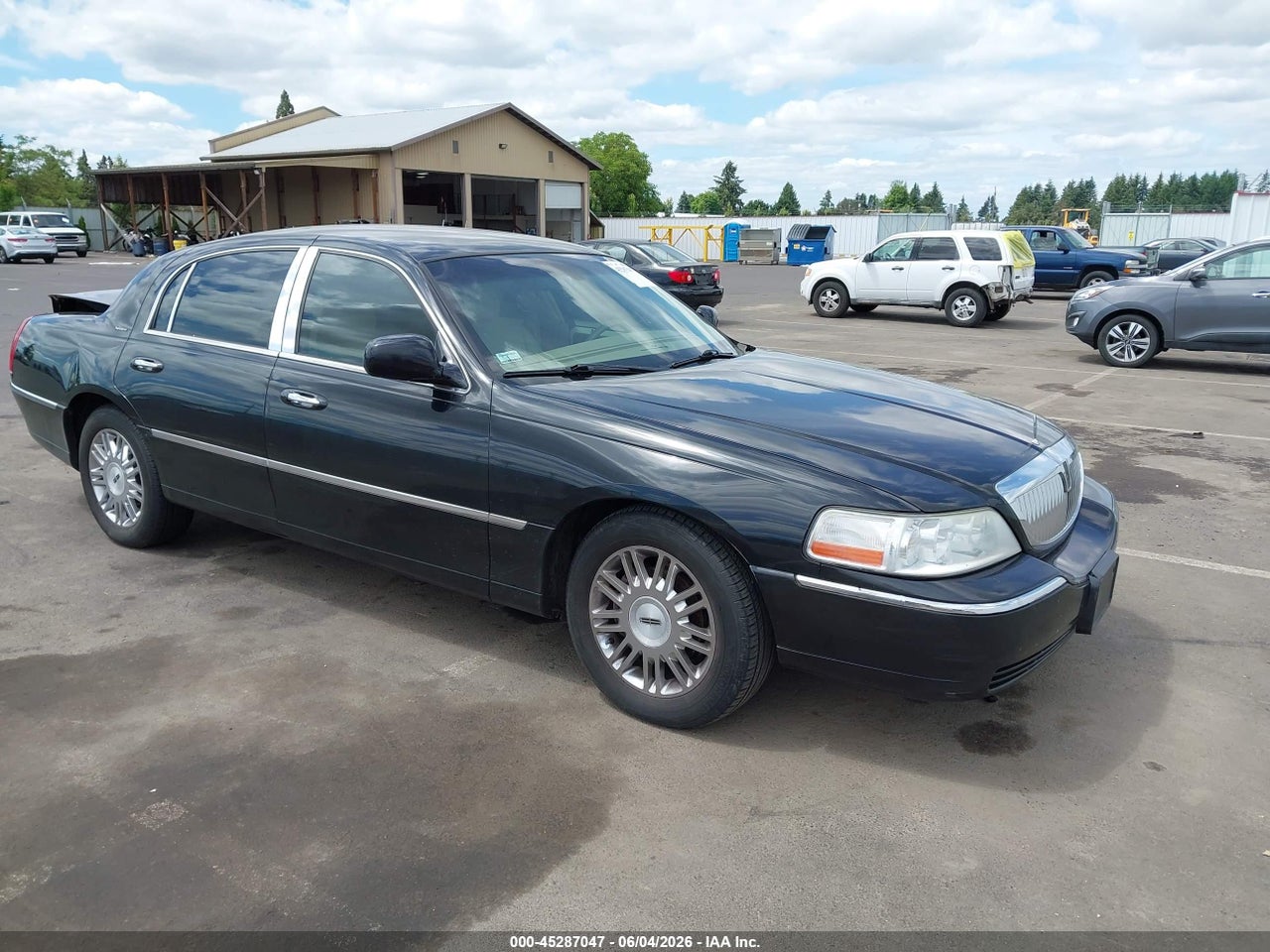 1LNHM81V36Y****** · 2006 LINCOLN TOWN CAR SIGNATURE