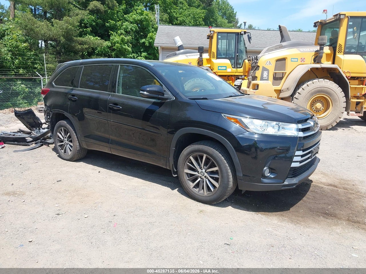 5TDJZRFH5HS****** · 2017 TOYOTA HIGHLANDER XLE