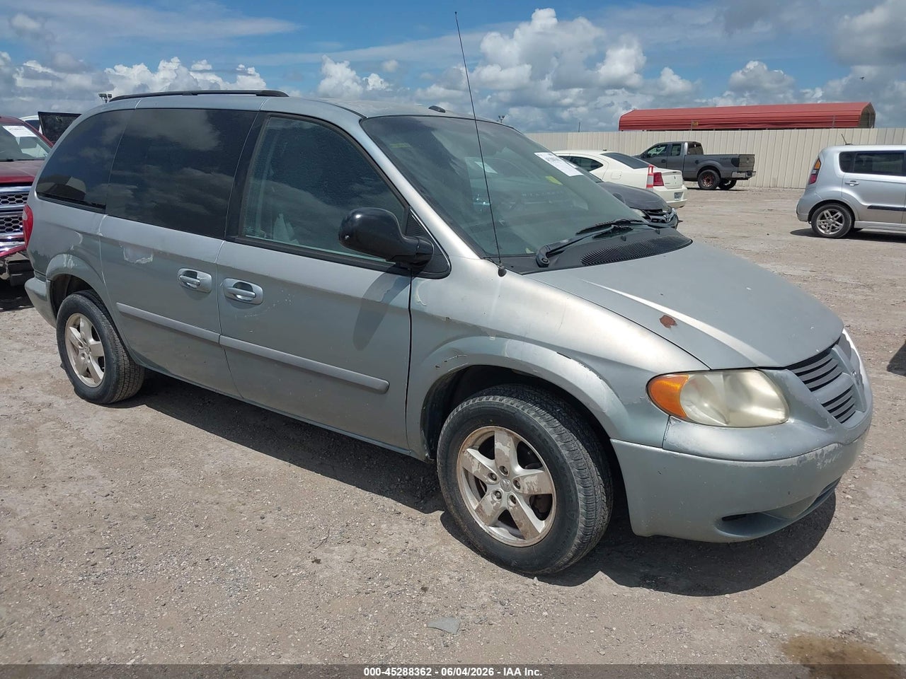 1D4GP45RX6B****** · 2006 DODGE CARAVAN SXT