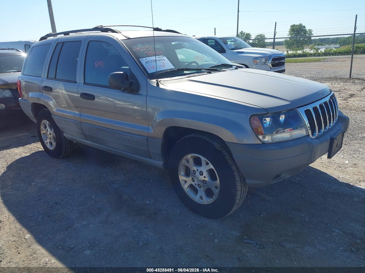 1J4GW58S5XC****** · 1999 JEEP GRAND CHEROKEE LAREDO