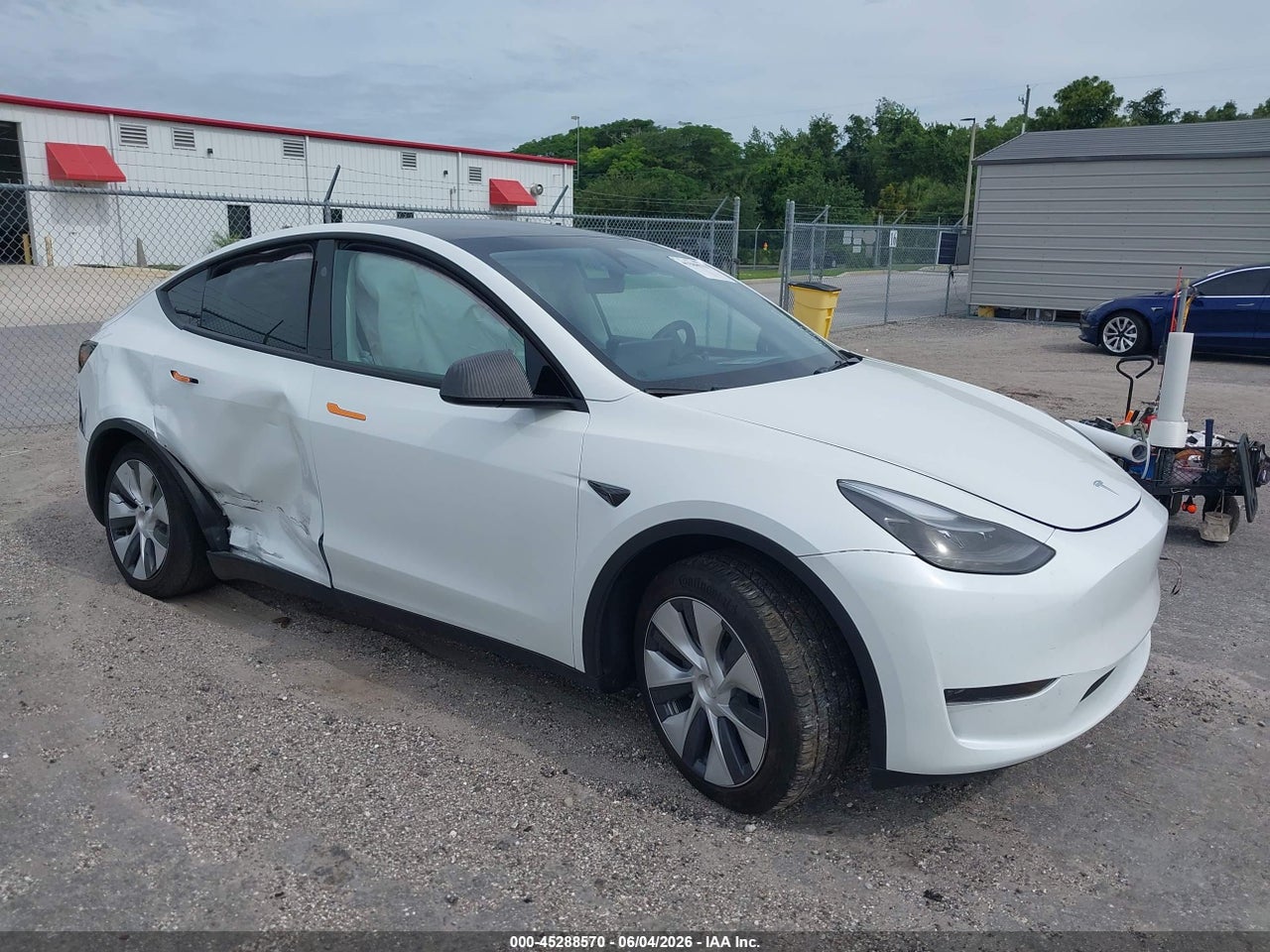 7SAYGDED7RF****** · 2024 TESLA MODEL Y LONG RANGE SINGLE MOTOR REAR-WHEEL DRIVE/RWD