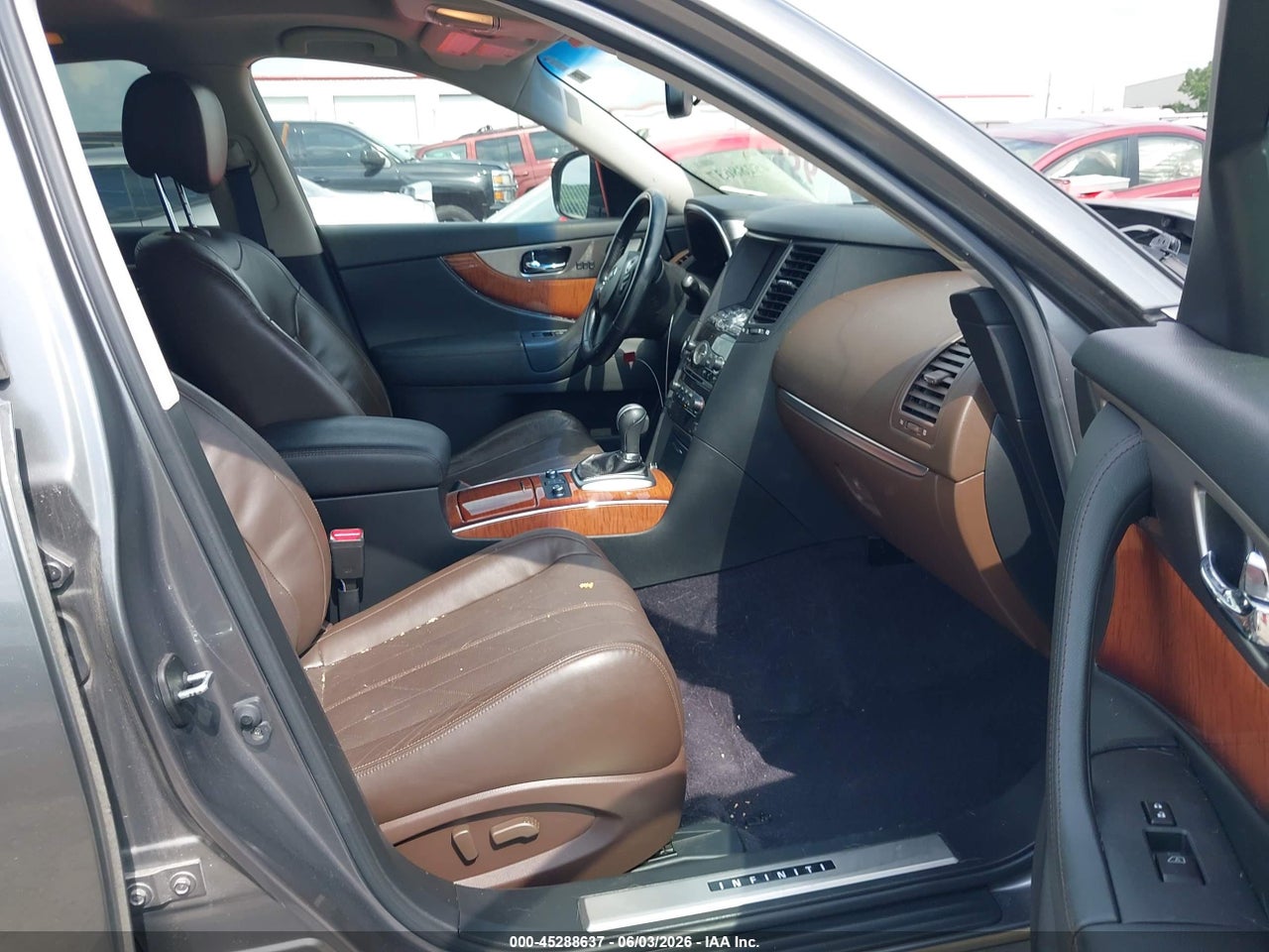 2015 INFINITI QX70 · 5/11