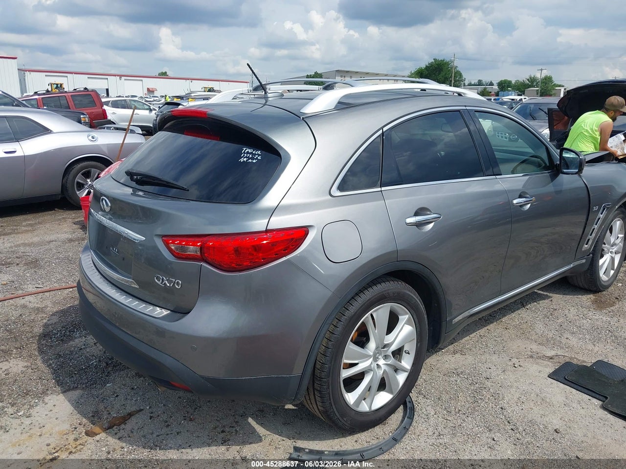 2015 INFINITI QX70 · 4/11