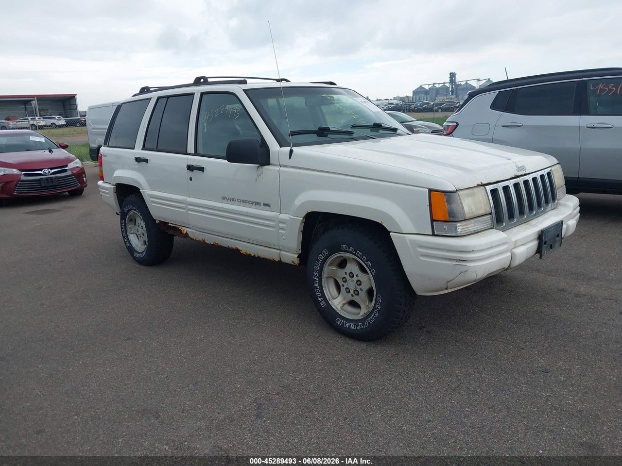1J4GZ48S1WC****** · 1998 JEEP GRAND CHEROKEE LAREDO