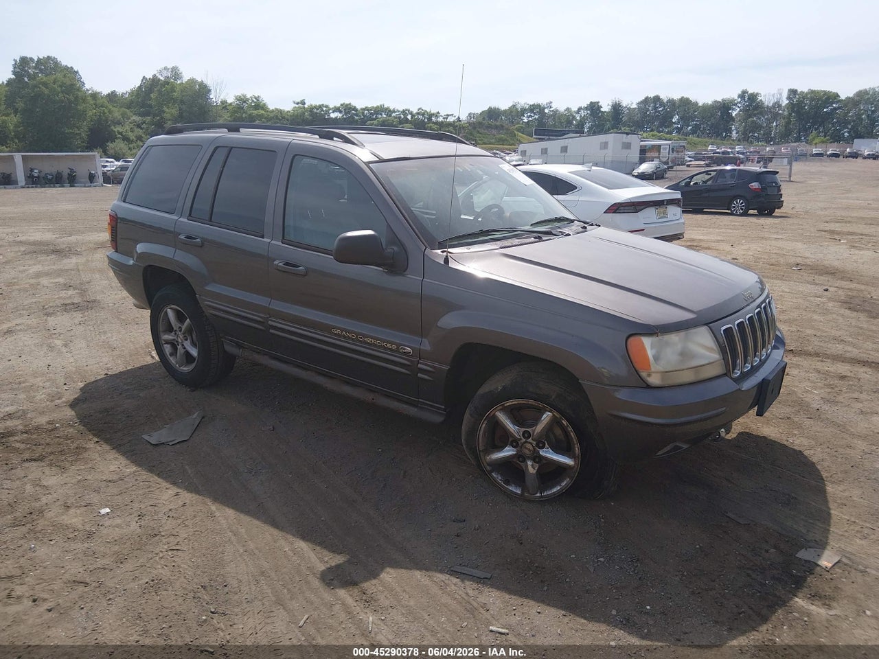 1J8GW68J62C****** · 2002 JEEP GRAND CHEROKEE OVERLAND