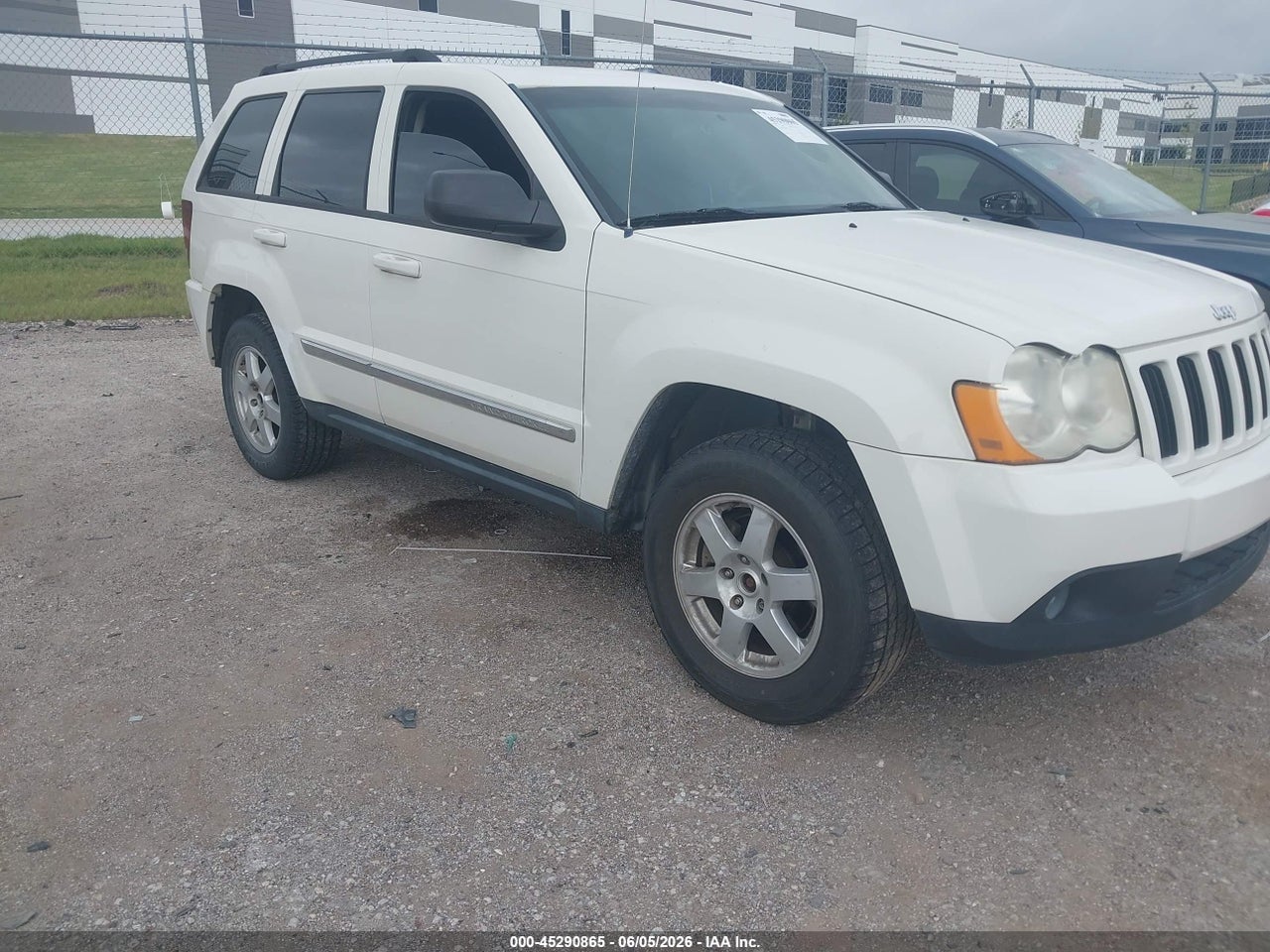 1J4PR4GK3AC****** · 2010 JEEP GRAND CHEROKEE LAREDO