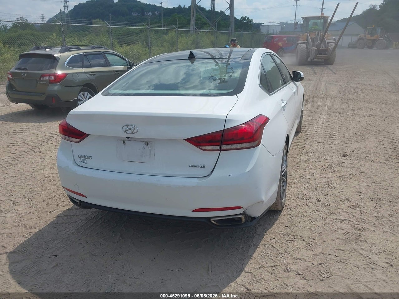 2015 HYUNDAI GENESIS 3.8 · 4/11