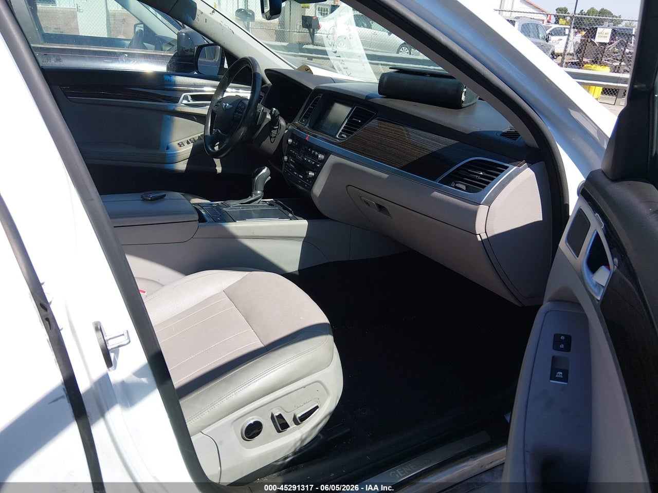 2016 HYUNDAI GENESIS 3.8 · 5/11