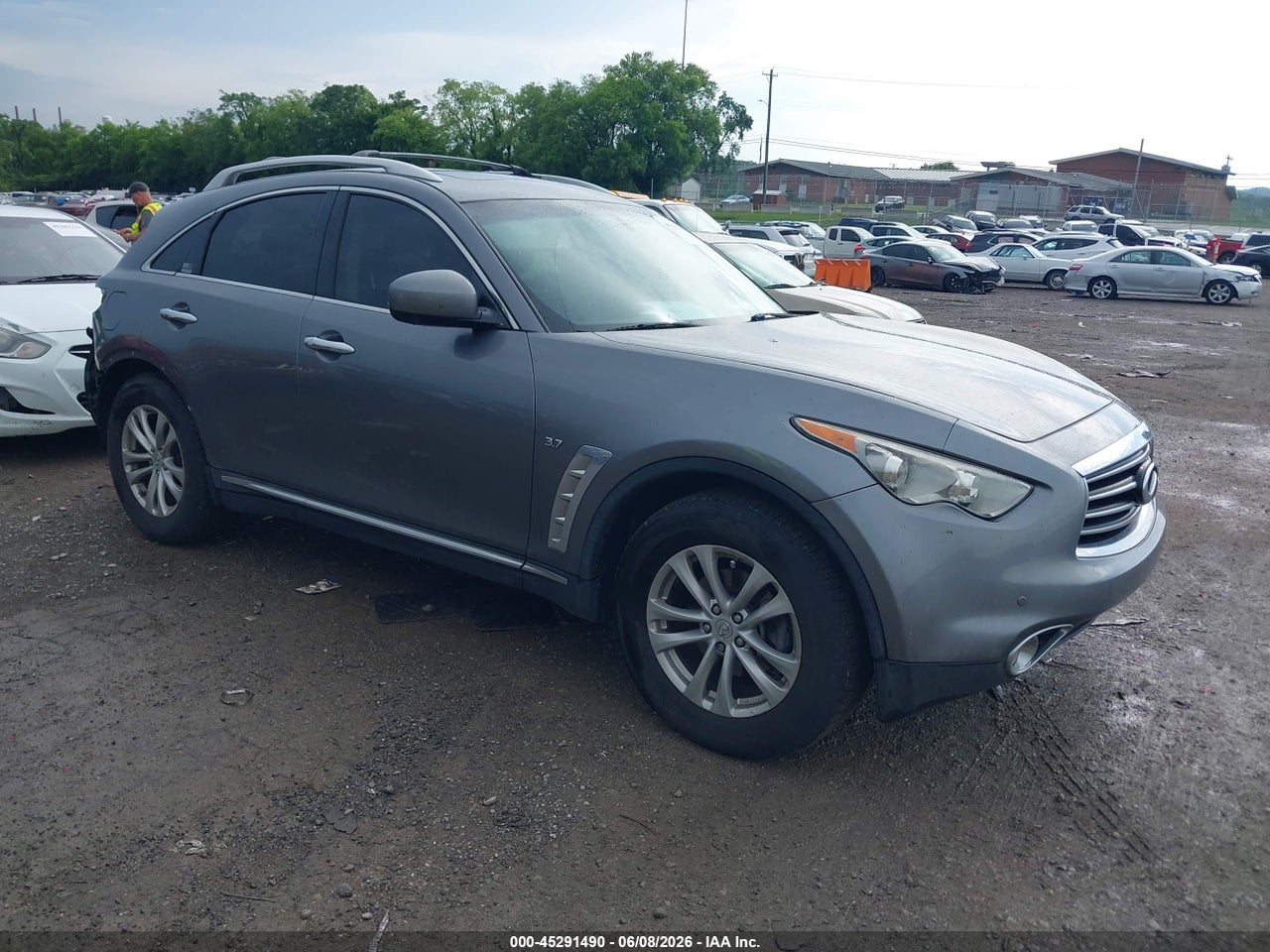 2016 INFINITI QX70