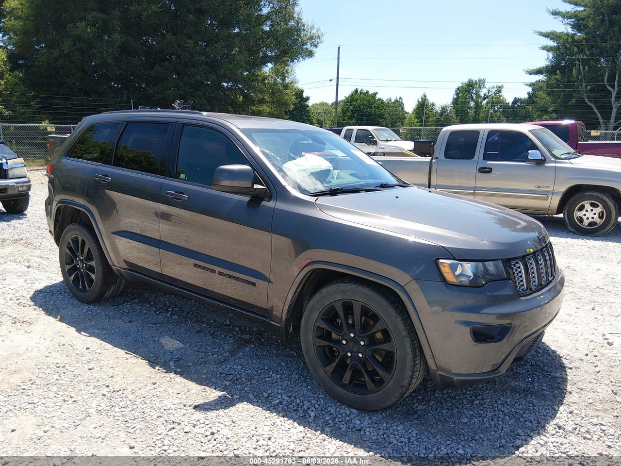 1C4RJEAG7KC****** · 2019 JEEP GRAND CHEROKEE ALTITUDE 4X2