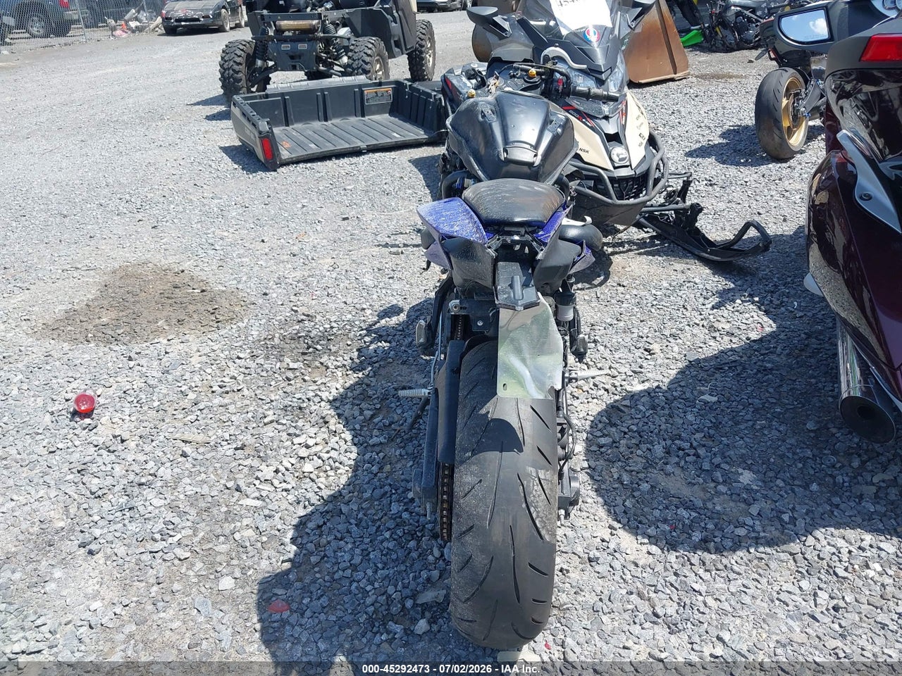 2022 YAMAHA YZFR7 · 6/11