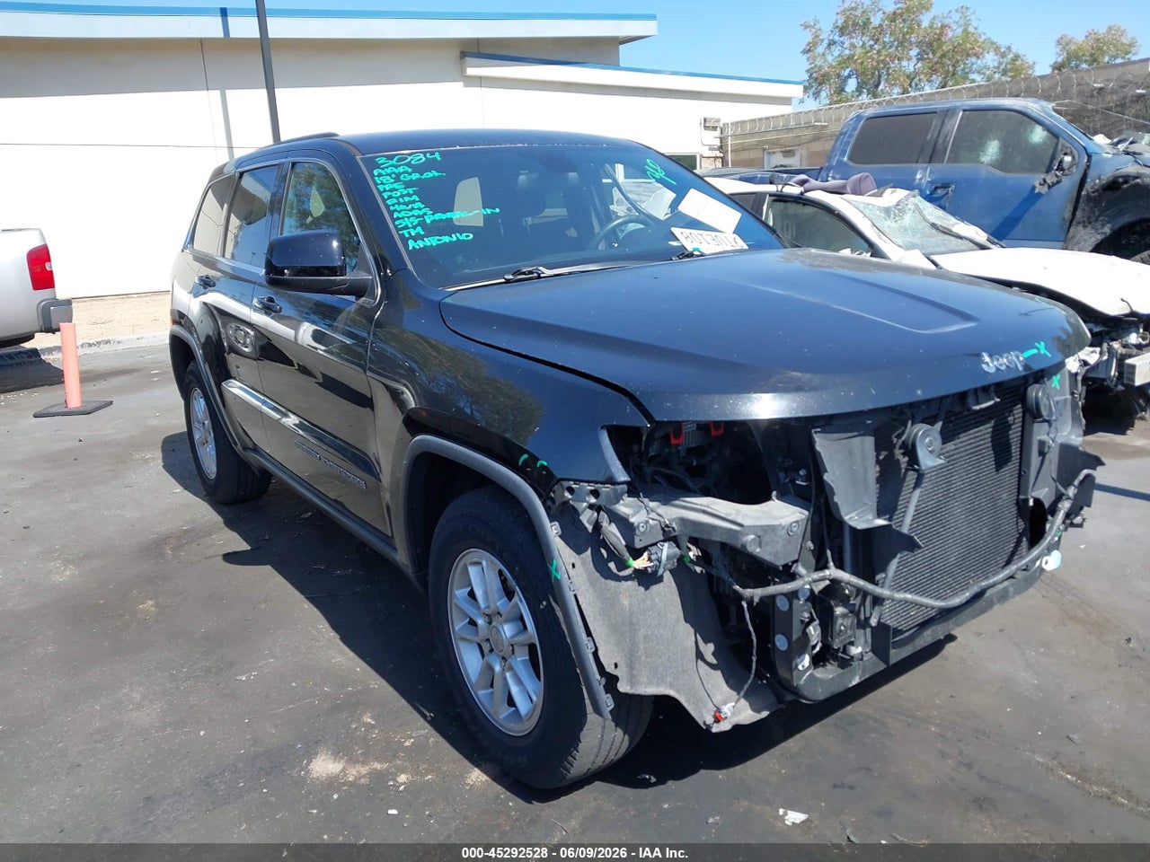 1C4RJEAG7JC****** · 2018 JEEP GRAND CHEROKEE LAREDO 4X2