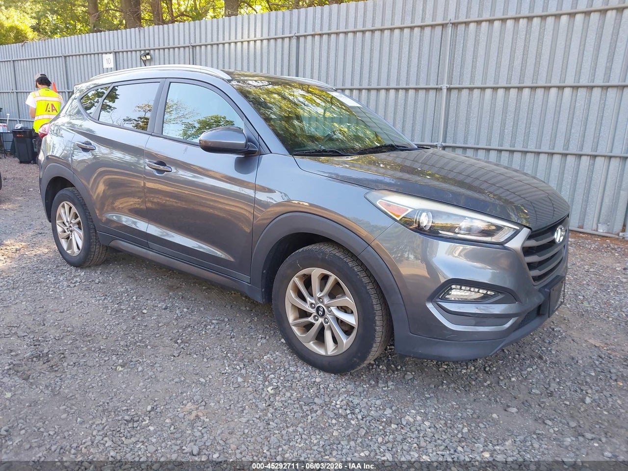 KM8J33A42GU****** · 2016 HYUNDAI TUCSON SE