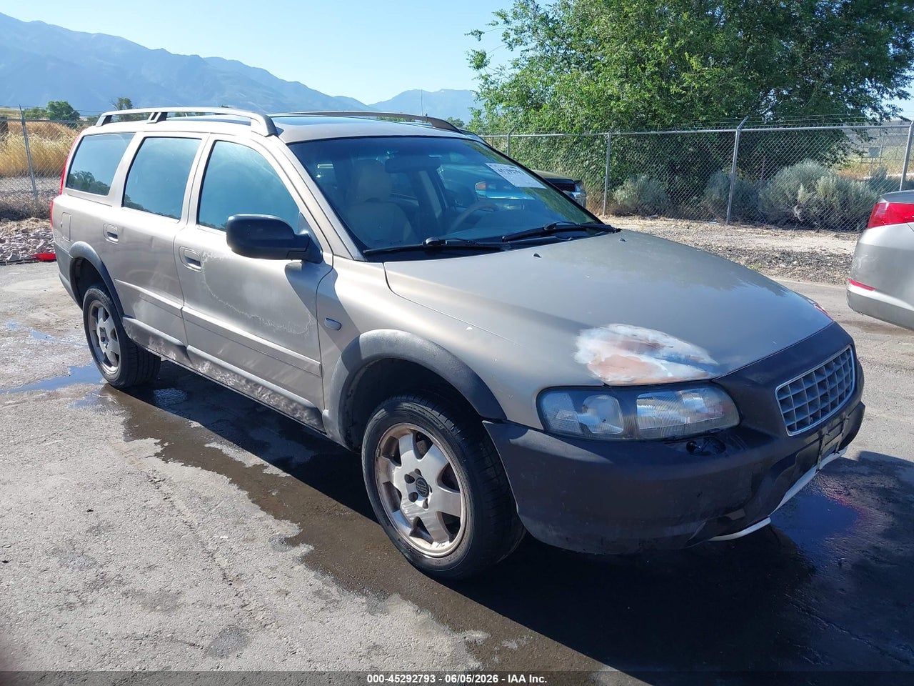 YV1SZ58D211****** · 2001 VOLVO V70 XC