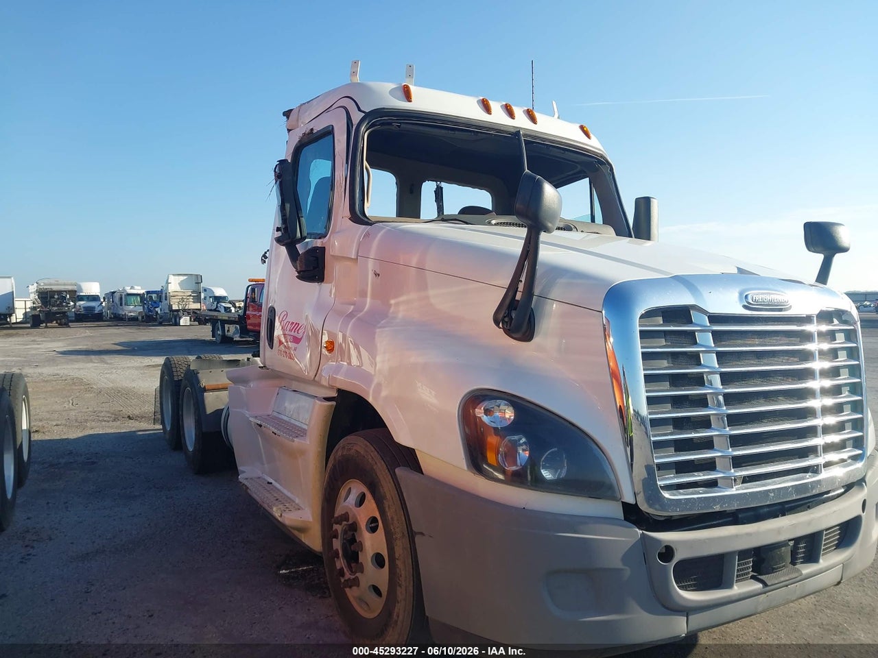 1FUJGEFG5JL****** · 2018 FREIGHTLINER CASCADIA 125
