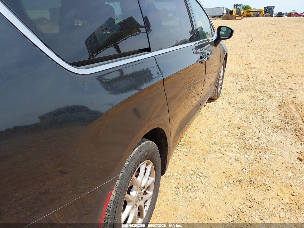 2020 CHRYSLER VOYAGER LXI · 6/11