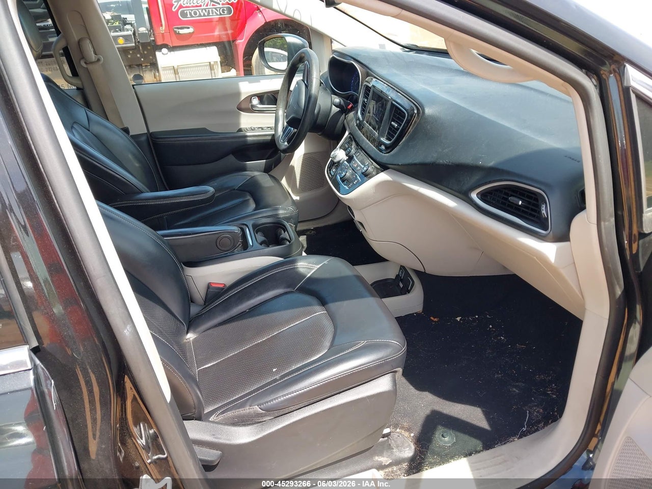2020 CHRYSLER VOYAGER LXI · 5/11