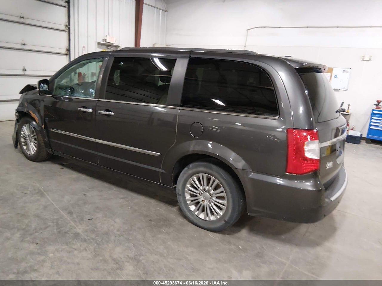 2016 CHRYSLER TOWN &amp; COUNTRY TOURING-L ANNIVERSARY EDITION · 3/11