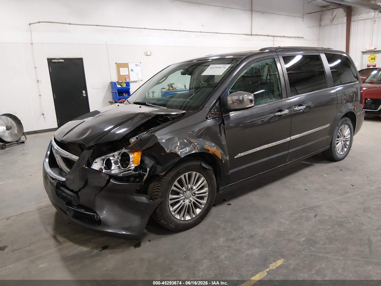 2016 CHRYSLER TOWN &amp; COUNTRY TOURING-L ANNIVERSARY EDITION · 2/11