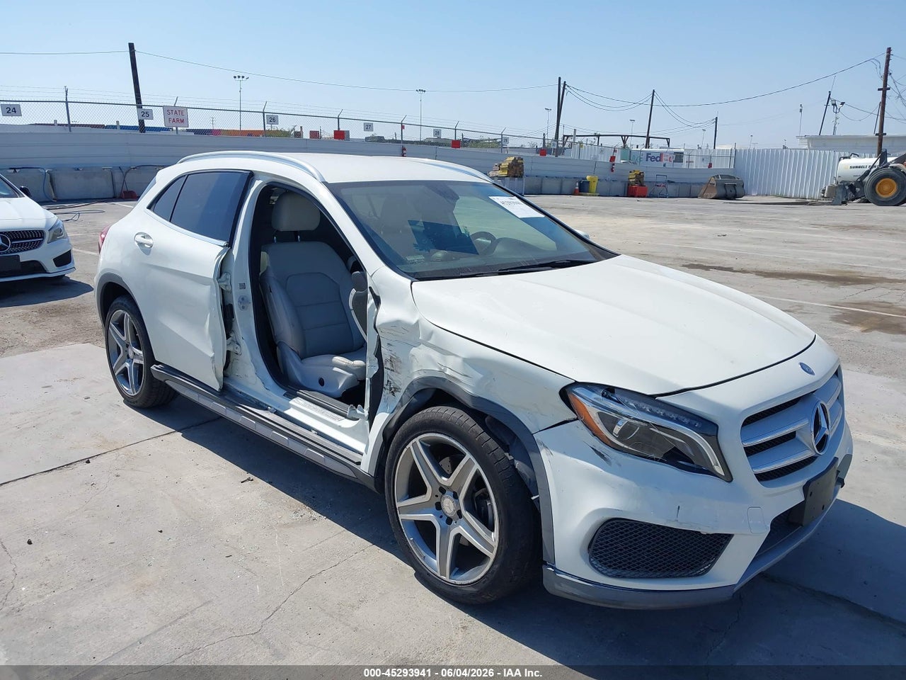 WDCTG4GB3FJ****** · 2015 MERCEDES-BENZ GLA 250 4MATIC